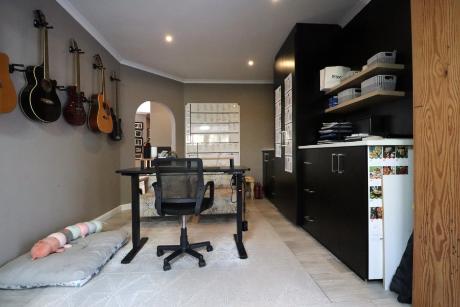 4 Bedroom Property for Sale in Sherwood Eastern Cape